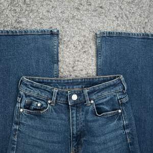 jeans som används 2 gånger, jätte fint skick. 
