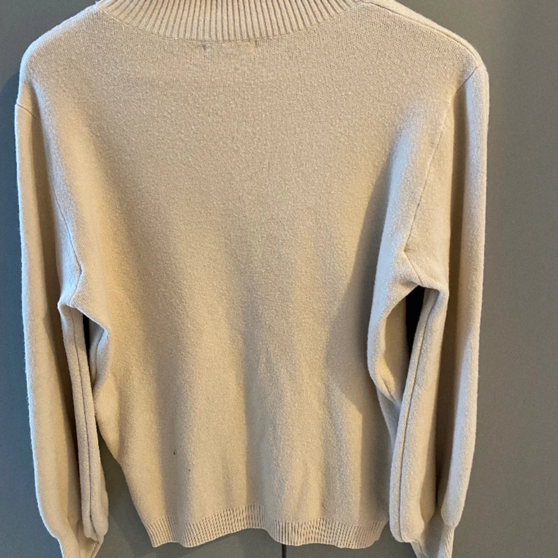 Stickad beige tröja - 91