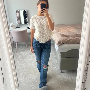 tshirt blus - spets tröja från zara, aldrig använd!
