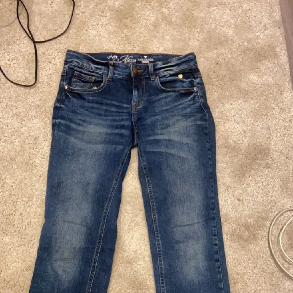 Jätte snygga jeans som tyvärr inte kommit till användning ❤️. Jeans & Byxor.