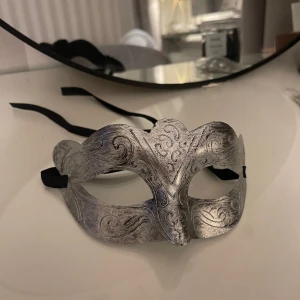 Maskerad mask  - Oanvänd maskeradmask passar perfekt till utklädning eller halloween