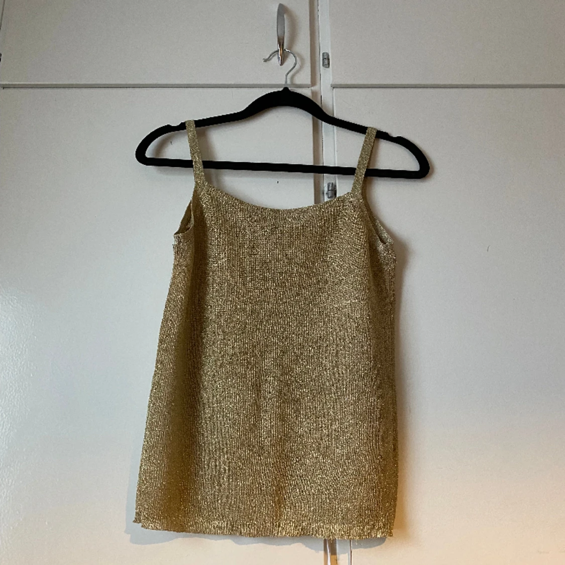 Guldigt stickat linne - 91