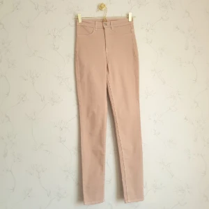 Beige skinny jeans - Beskrivning kommer inom kort