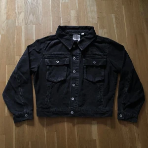 Collusion jeansjacka - Svart jeansjacka från collusion 