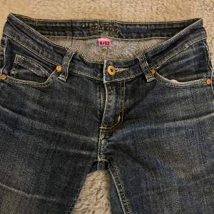 Low waist jeans köpta second hand!! Barnstorlek men uppskattad storlek xss/xs❤️