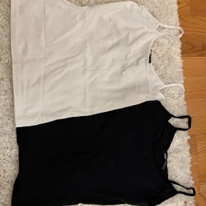 Zara linne  - Super poppis clean zara linne. Både svart och vit. Går att köpa både styckvis och i samma paket. 50kr styck. Nypris 199
