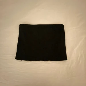 Svart tube topp - Säljer då den inte kommer till användning 