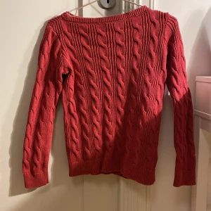 Ralph Lauren stickad tröja - Väldigt fint skick på tröjan. Använd gärna köp nu om du inte har några frågor!
