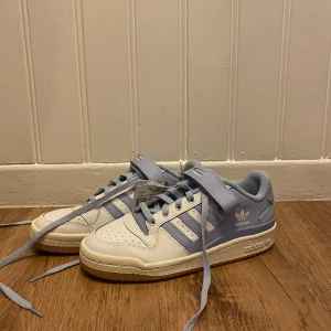 Adidas skor - Helt nya adidas pjucks, hann ej skickas tillbaka så säljer dom här Ge gärna prisförslag