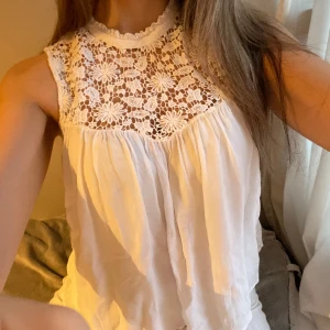 Vintage Zara topp  - Vintage Zara topp, jättefint skick. Enda defekten är ett pyttelitet hål på längden men som ej syns 