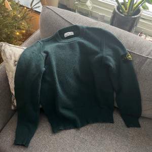 Säljer denna sköna ulltröja från Stone Island. Storlek M, priset är inte hugget i sten. Hör gärna av er vid frågor och funderingar! 