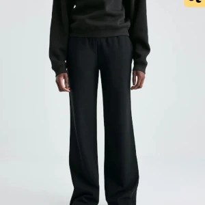 Lågmidjade mjukis  - Säljer dom här låga mjukisarna från bikbok som kostar 399kr då jag har två likadana