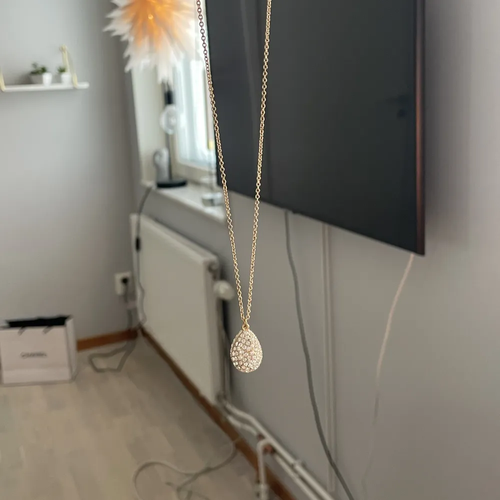 Ett fint gulligt halsband, kommer ej ihåg märket🤍🤍. Accessoarer.