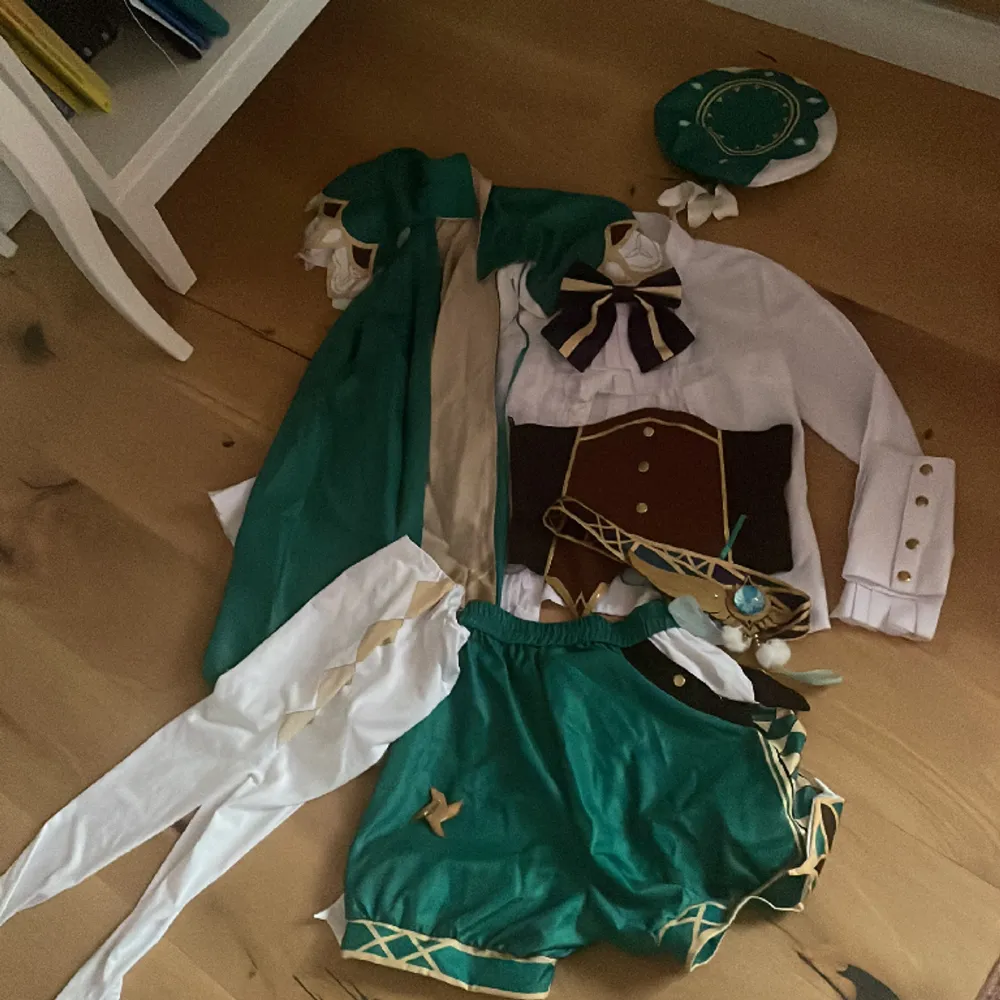 Bought for 2 years ago and only been used 3 times! Includes everything + wig for 100kr. Obs: Has a missions button on the sleeve! Contact me for more info/pics :D. Övrigt.