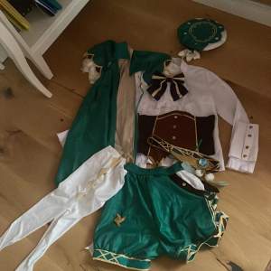 Bought for 2 years ago and only been used 3 times! Includes everything + wig for 100kr. Obs: Has a missions button on the sleeve! Contact me for more info/pics :D