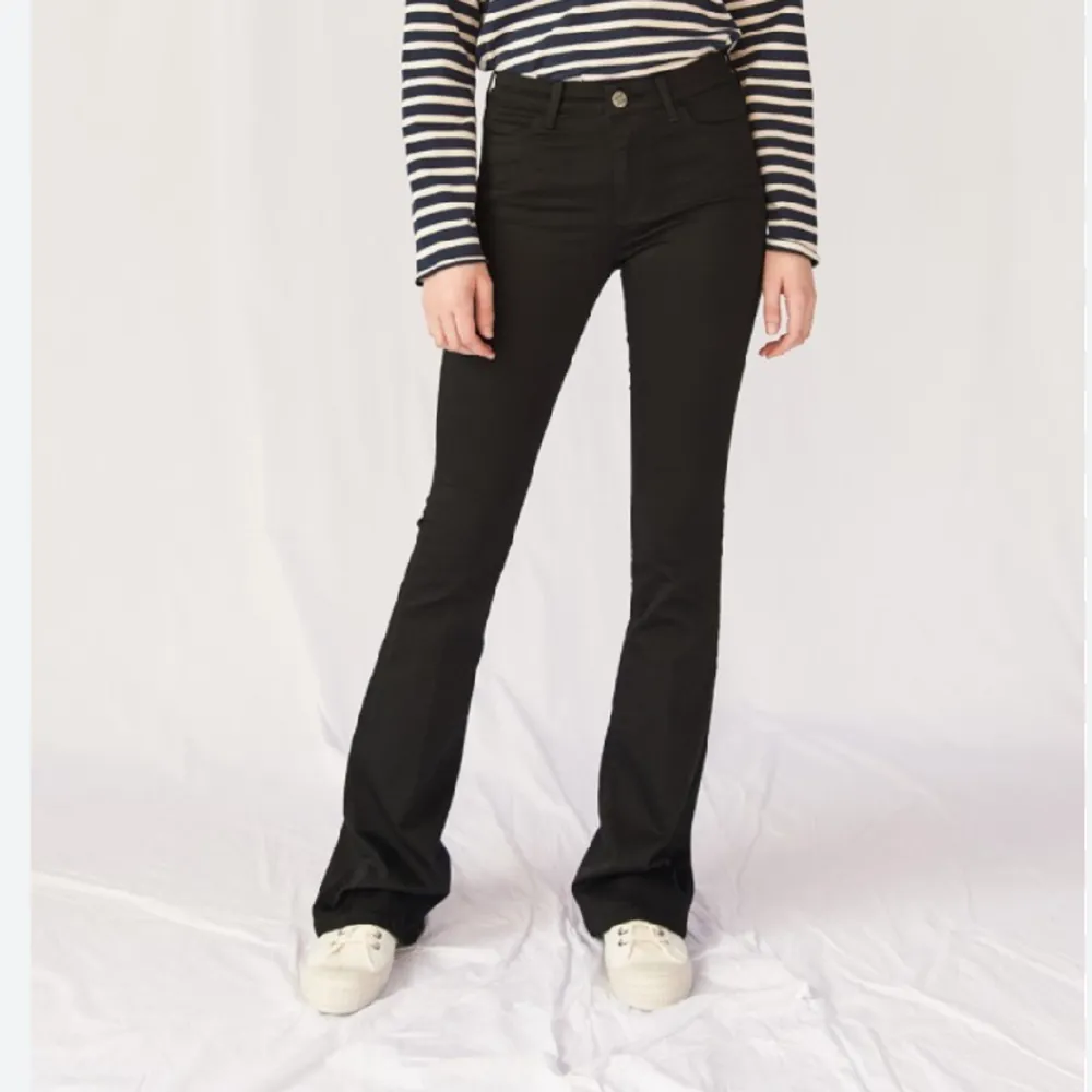 Flare jeans från mih, modellen marrakech. Storlek 25 med mycket stretch 🤍. Jeans & Byxor.