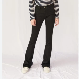 Mih jeans Flare 25 - Flare jeans från mih, modellen marrakech. Storlek 25 med mycket stretch 🤍