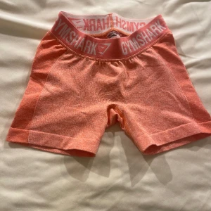 🦈Gymshark shorts🦈 - Shorts i Corall!  Använda några gånger, men i väldigt fint skick!