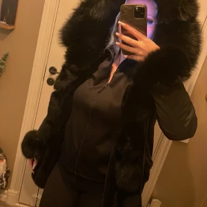 Fatima parka - Sparsamt använd! Har köpt en pälsjacka istället så denna kommer inte till användning 