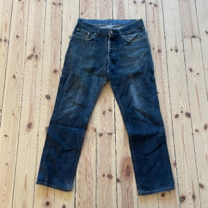 Helmut Lang jeans - Lite blåsvart färg som är snygg!!
