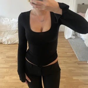 Gina topp - Svart topp från gina, ser ut som ny.