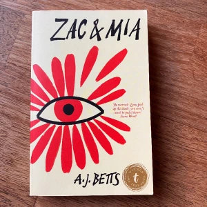 Zac & Mia - A.J. Betts - Rensar ut bland mina engelska YA böcker!  Läst en gång.