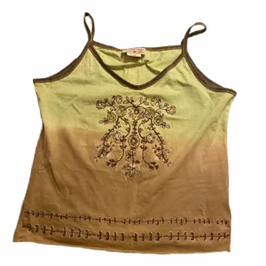 malboro topp - linnet är bra skick men man ser att den är använd, köpte secondhand för 2 år sen