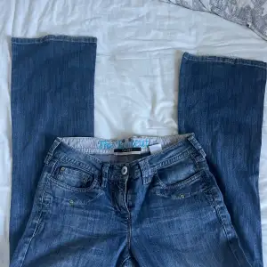 Lågmidjade jeans i storlek 8/S 🩷