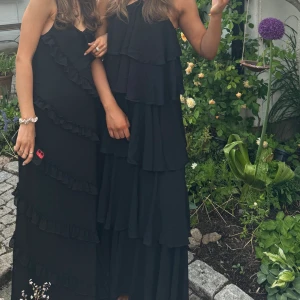 Klänning ginatricot - Säljer denna superfina klänning från Gina. Endast använd en gång och inga tecken på använd