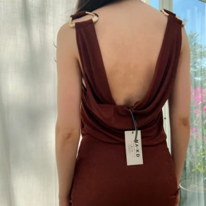 Maxi klänning  - Otroligt vacker klänning med ringar i bekvämt material. Helt nyskick. 