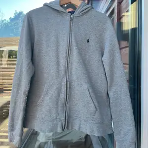 Polo Ralph Lauren hoodie, utmärkt skick, storlek 170 passar XS, S och M 