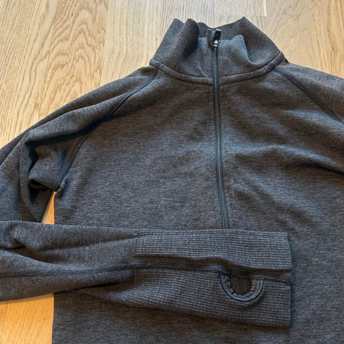 Ziptröja från beaybl