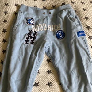 Sköna mjukis byxor  - Bra skick inga skador dock så är snöre borta men inga skador alls! 