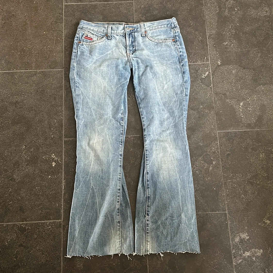 Low waisted bootcut jeans  - 90