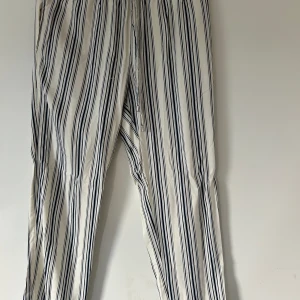 Byxor  - Jätte fina sköna byxor nu till sommaren 