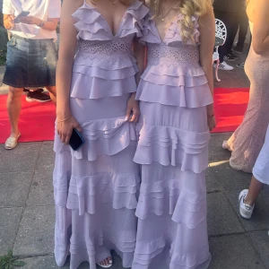 True decandence balklänning 💕 - Intressekoll på min balklänning ifrån true decadence! Pris kan diskuteras! Storleken är S/36/8💕