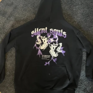 Yk2 hoodie - Säljer denna hoodie då den inte kommer till användning. Fint skick. 