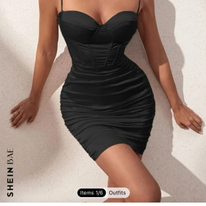 Svart fest klänning, bodycon - Svart satin klänning från shein. Storlek S. Köparen står för frakten 