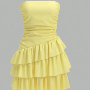 Volang klänning - Volangklänning som tyvärr är för liten, helt ny och oanvänd. 