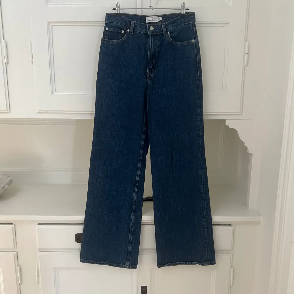 Finaste jeansen från & other stories som har blivit för små för mig :( , helt rak modell, storlek 29/32, bra skick, nypris 800. Jeans & Byxor.