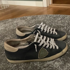 Philippe models  - Säljer för dom är för små för mig! Skick 9/10  Inget som ingår. Skriv om ni undrar över nånting!🌟