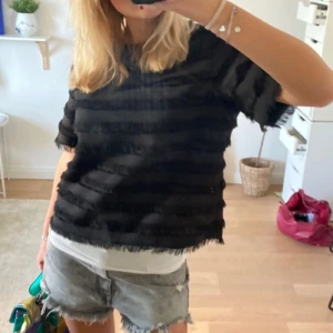 Gullig top - Söt topp me fransar på🤗🤗 vet ej märket! 