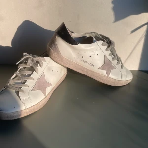 Golden goose superstars  - Lite använda men fortfarande ganska nya 