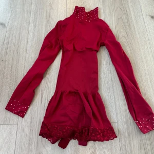 Body - Skitsnygg body ger en jättesnygg passform och sitter tajt. Stl xs-s ganska stretchig kanske till och med passar mindre