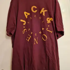 T-shirt från Jack & Jones , helt ny med prislappen kvar, den är i storlek 7xl