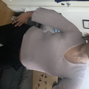Blus - Säkjer tyvärr min Carin Wester blus pga den är för liten för mig💕Den har stretch💕aldrig använd. Kan tänka mig att sänka priset men ge ändå rimligt förslag💕