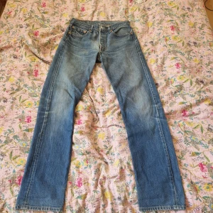 Levis Jeans - Snygga och långa Levi's jeans i bra skick
