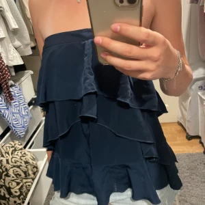 Topp/ kjol - En kjol som kan bäras som topp också, jättefin men aldrig använd!