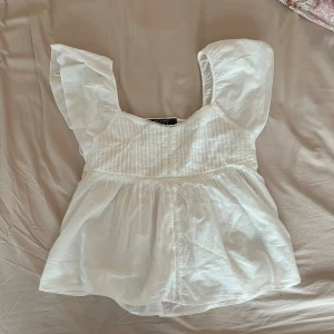 Söt blus  - Såå fin topp / blus! Storlek S / 36. Jättefint skick! 🌼