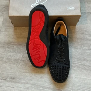 Christian Louboutin  - Skriv om du är intresserad! Pris kan diskuteras.